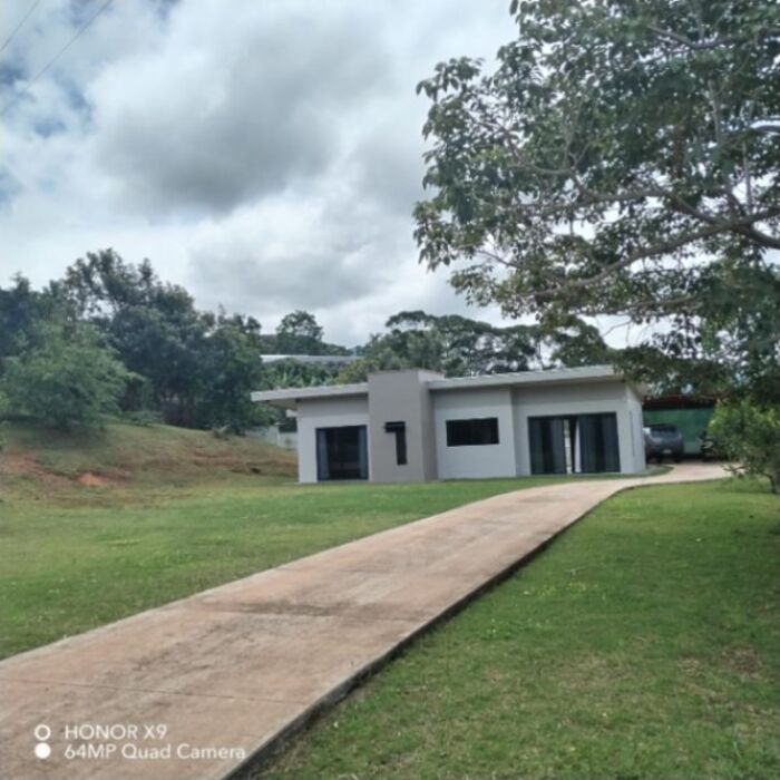 Casa moderna en San Rafeal Norte, Perez Zeledon. in San Isidro De El General, Pérez Zeledón, San José — $230,000