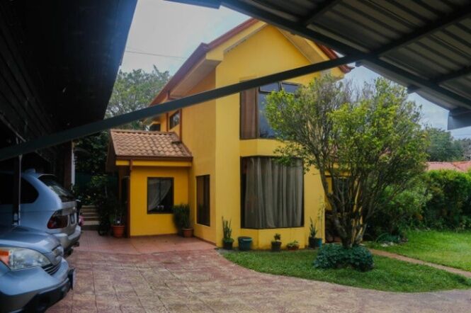 MLS-25-1604 LS VENTA PROPIEDAD CON 5 CASAS SAN RAFAEL HEREDIA en San Rafael, Heredia — $439,000