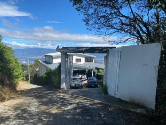 Venta Fabulosa Casa en Santa Ana / Mls. 26-972 OFC JB en Salitral, Santa Ana, San José — $750,000
