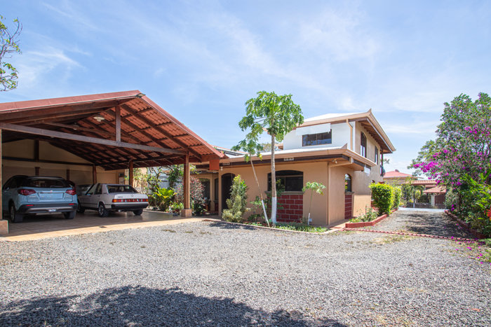 House for sale in Atenas with large land en San José, Atenas, Alajuela — $385,000
