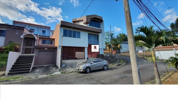 VENTA DE CASA, SAN JOSE , CURRIDABAT, LOMAS DE AYARCO en Curridabat, San José — $350,000