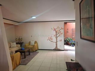Venta de Casa en Guadalupe-Mata de Plátano. RAH 27-482 en Mata de Plátano, Goicoechea, San José — $194,000 - Foto 2 de 13