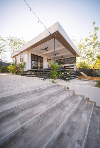 Propiedad Turnkey con Dos Casas y Piscina Infinity – $595,000 USD in Cóbano, Puntarenas — $595,000 - Photo 2 of 18