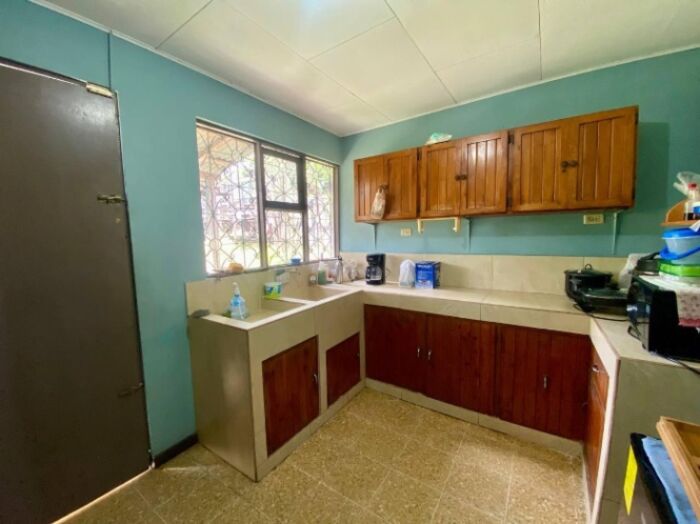 CASA EN VENTA EN SAN JOSE ESCAZÙ en Escazú, San José — ₡ 145 000 000