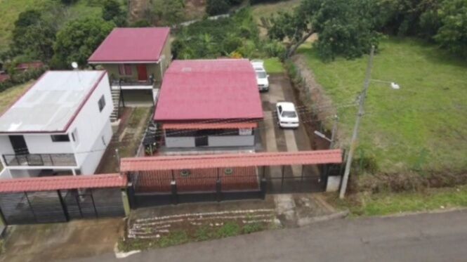 SE VENDE BELLA PROPIEDAD Y CASA EN GRECIA.  en Grecia, Alajuela — ₡ 90 000 000
