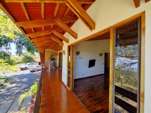Venta de Casa en Santo Domingo, Heredia. en Santo Tomás, Santo Domingo, Heredia — $1,200,000