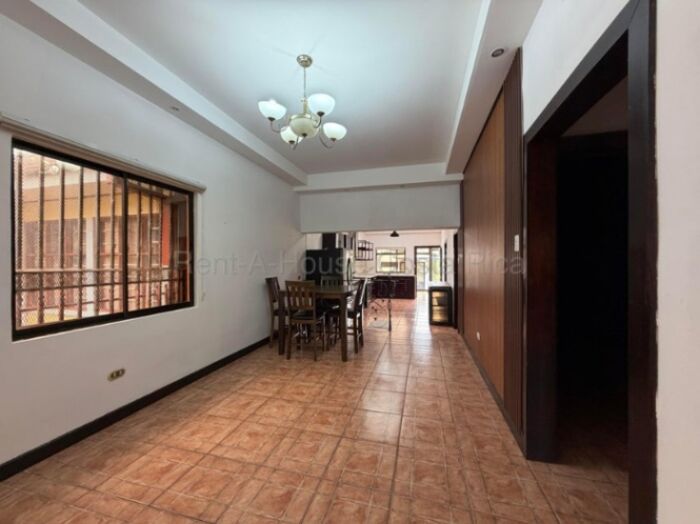 CASA EN ALQUILER EN SANTO DOMINGO DE HEREDIA en Pará, Santo Domingo, Heredia — $1,800