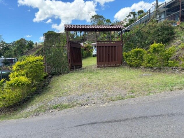 Hermosa casa en cervantes y gran terreno  en Cervantes, Alvarado, Cartago — ₡ 89 000 000