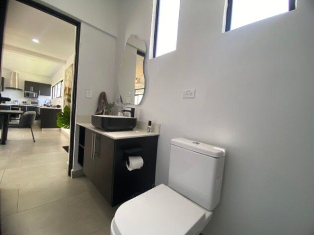 Se vende amplia casa de lujo en San Rafael de Escazú 26-522 en San Rafael, Escazú, San José — $350,000