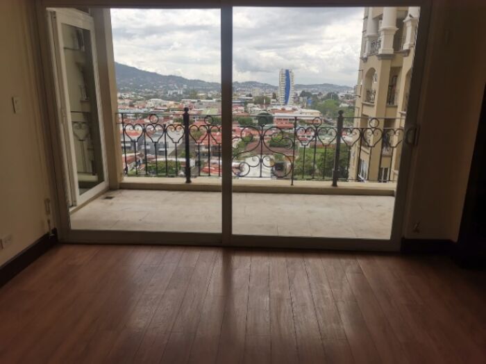 Se vende APARTAMENTO en Torres del Lago Frente a la Sabana in Mata Redonda, San José — $186,000