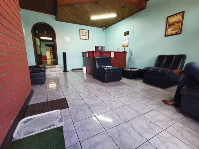 EN ALAJUELA CENTRO DE OFICINAS Y LOCAL COMERCIAL in Alajuela — $300,000