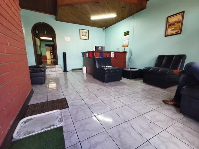 EN ALAJUELA CENTRO DE OFICINAS Y LOCAL COMERCIAL en Alajuela — $300,000