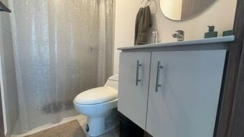 Alquiler de Hermoso Apartamento Amoblado con todas las comodidades 26-1221 en Cinco Esquinas, Tibás, San José — $1,350 - Foto 5 de 10