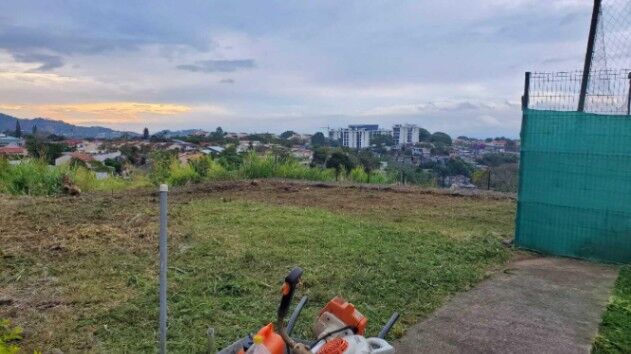 VENTA DE LOTE CON HERMOSAS VISTAS EN BELLO HORIZONTE ESCAZÚ en Escazú, San José — $140,000