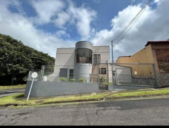 Se vende espaciosa casa con patio en Carrizal Alajuela 25-7 en Carrizal, Alajuela — ₡ 130 000 000