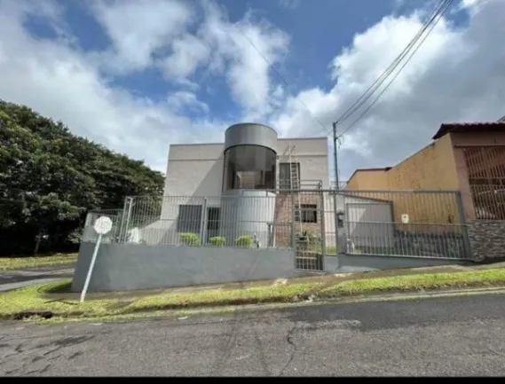 Se vende espaciosa casa con patio en Carrizal Alajuela 25-7 en Carrizal, Alajuela — ₡ 130 000 000