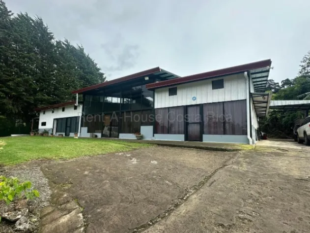 Venta de finca con bodega, casa y vistas panorámicas en Heredia #27-180 GS en Ángeles, San Rafael, Heredia — $675,000