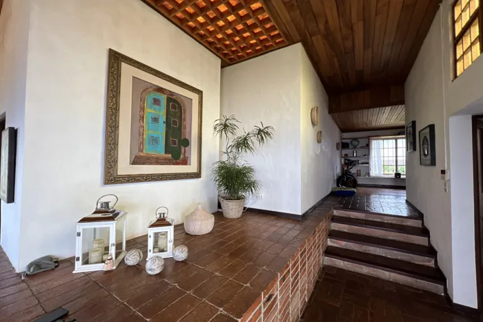 Venta de casa con espectacular vista por San Antonio Escazu en San Josecito, Alajuelita, San José — $689,000 - Foto 3 de 27