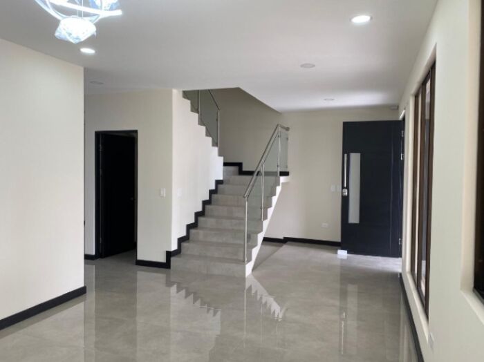 Hermosa y moderna casa en La Unión  en Concepción, La Unión, Cartago — ₡ 165 000 000