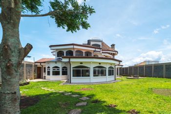 Venta de Hermosa Casa en San Isidro de Heredia en San Isidro, Heredia — $995,000 - Foto 3 de 32