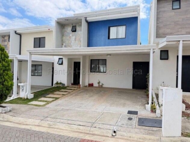 Venta de Casa en Ulloa de Heredia. RAH 26-1796 in Ulloa, Heredia — $250,000