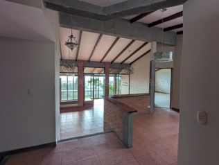 Venta de casa de un nivel con excelentes vistas en Alto de Las Palomas, Escazú #27-406 GS in San Rafael, Escazú, San José — $377,670 - Photo 4 of 11