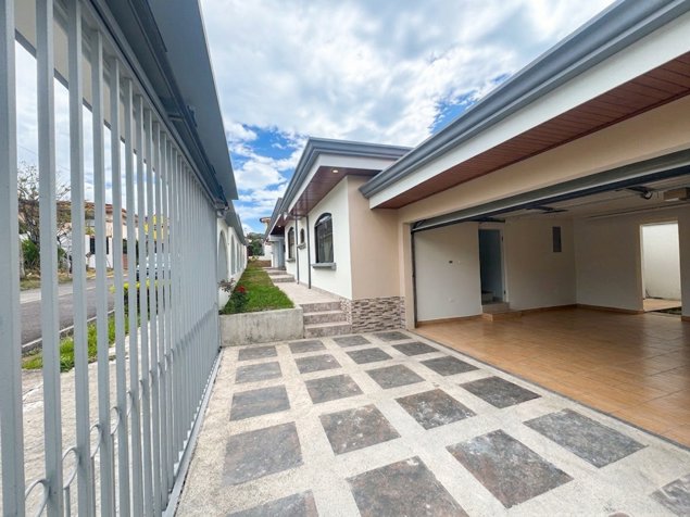 Venta de Casa Guachipelin Norte en San Rafael, Escazú, San José — $435,000 - Foto 3 de 14