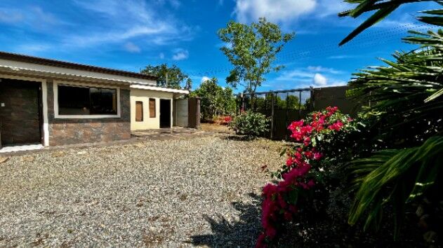 VENTA DE CASA MODERNA DE 163 M2 CON OFICINA INDEPENDIENTE EN PALMARES, PEREZ ZELEDON en Daniel Flores, Pérez Zeledón, San José — $160,000