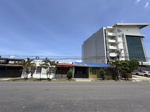 Venta de propiedad comercial en San José in Catedral, San José — $1,128,000 - Photo 2 of 5
