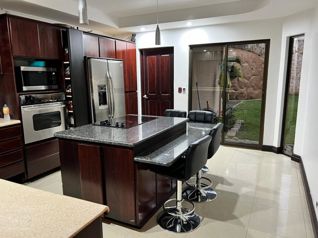Se vende casa lujo independiente en Lomas de Ayarco, Curridabat (AD) en Tirrases, Curridabat, San José — $360,000 - Foto 5 de 34