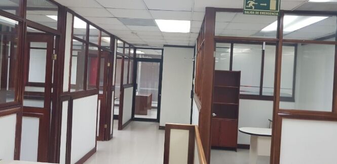 Venta o Alquiler de Edificio Comercial  de 3 Pisos ubicado en San José Centro en Carmen, San José — $1,300,000