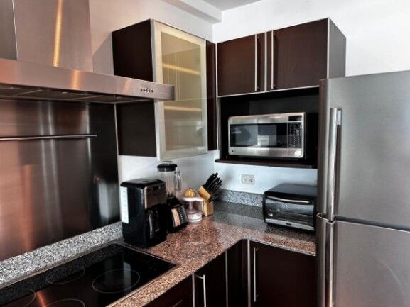 Se alquila moderno apartamento en condominio de Santa Ana 26-770 in Santa Ana, San José — $1,100