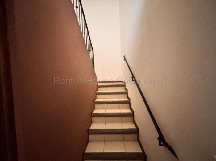 Venta casa 2 niveles 3 hab con patio y terraza, alta demanda #26-1780 GS en Curridabat, San José — $254,000