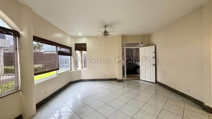APARTAMENTO EN VENTA CERCA AL CARIARI COUNTRY CLUB in La Asunción, Belén, Heredia — $208,700 - Photo 2 of 9