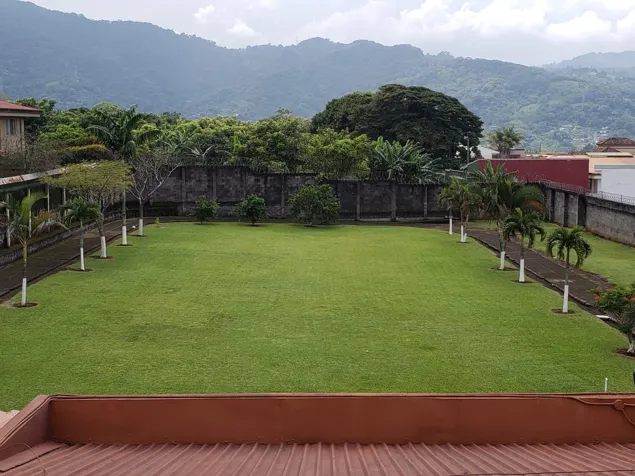 Propiedad con dos casas en Avenida de Oro en Tres Ríos, La Unión, Cartago — $2,300,000 - Foto 3 de 16