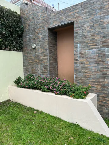 Venta de hermosa casa en El Prado de Curridabat en Curridabat, San José — ₡ 180 000 000