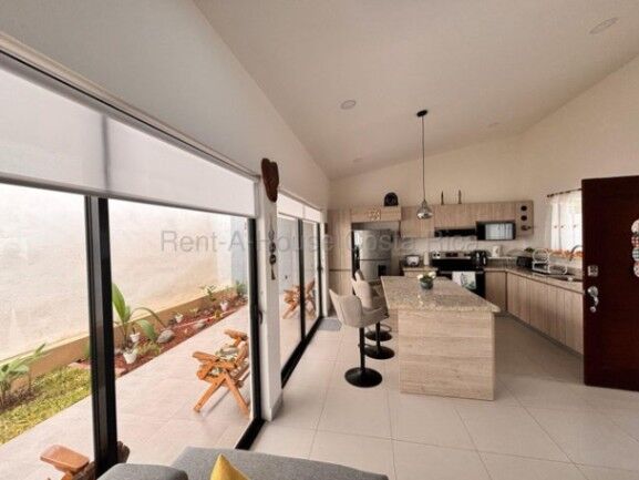 MLS-26-2060 LS VENTA CASA AMUEBLADA GARABITO PUNTARENAS CONTACENOS AL # 86127562 in Jacó, Garabito, Puntarenas — ₡ 150 000 000