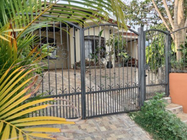 SE VENDE BELLA CASA EN CONDOMINIO, PALMARES, ALAJUELA.  en Palmares, Alajuela — ₡ 80 000 000