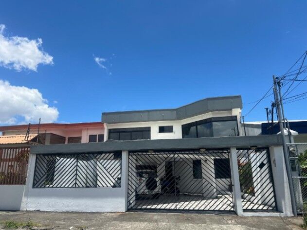 VENTA DE CASA l SAN VICENTE, MORAVIA l PRECIO NEGOCIABLE. in San Vicente, Moravia, San José — $527,000