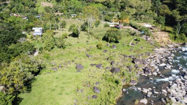 1+Manzana con frente rio Chirripo en Guadalupe de Rivas. en Rivas, Pérez Zeledón, San José — $200,000