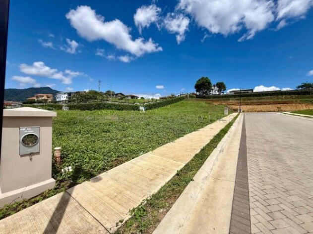 Se vende lote en Sanchez Curridabat 26-2219 in Sánchez, Curridabat, San José — $169,400