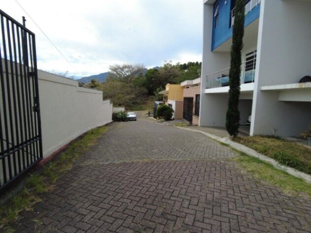 Se vende lote plano en Escazú San José 23-151 en San Rafael, Escazú, San José — $231,620