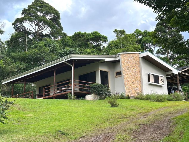 Casa con Rancho y Terreno Amplio – Zona Rural de Alta Belleza Natural en Florencia, San Carlos, Alajuela — ₡ 125 000 000