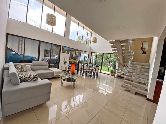 VENTA DE CASA EN LOMAS DE AYARCO in Curridabat, San José — $365,000 - Photo 2 of 17