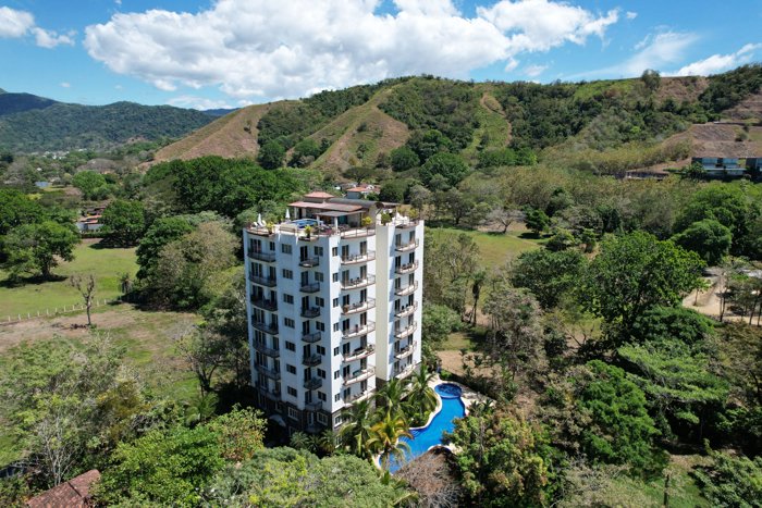 Venta apto con balcón y amenidades completas, Jacó, Garabito. (FE) in Jacó, Garabito, Puntarenas — $240,000