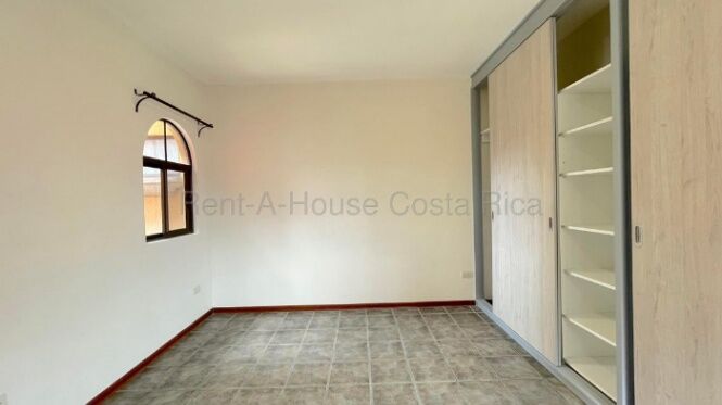 Alquiler de Apartamento en El Centro de Santa Ana. RAH 26-2058 en Santa Ana, San José — ₡ 425 000