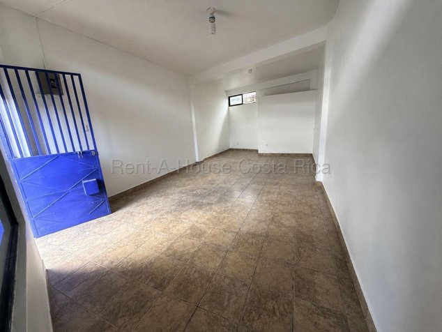LOCAL COMERCIAL EN ALQUILER in Desamparados, San José — ₡ 400 000