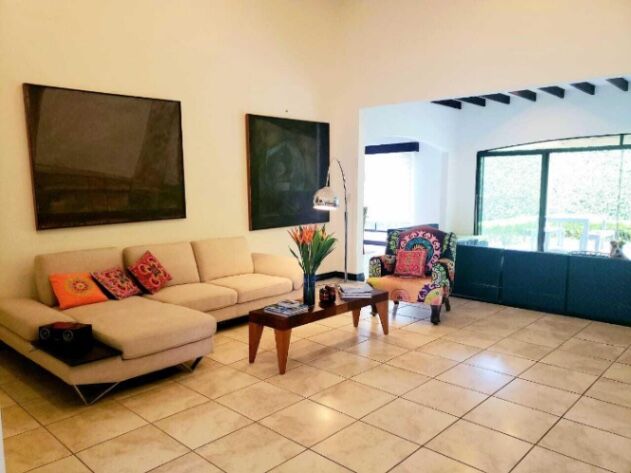 Vendo casa de 4 habitaciones en Santa Ana in Pozos, Santa Ana, San José — $695,000