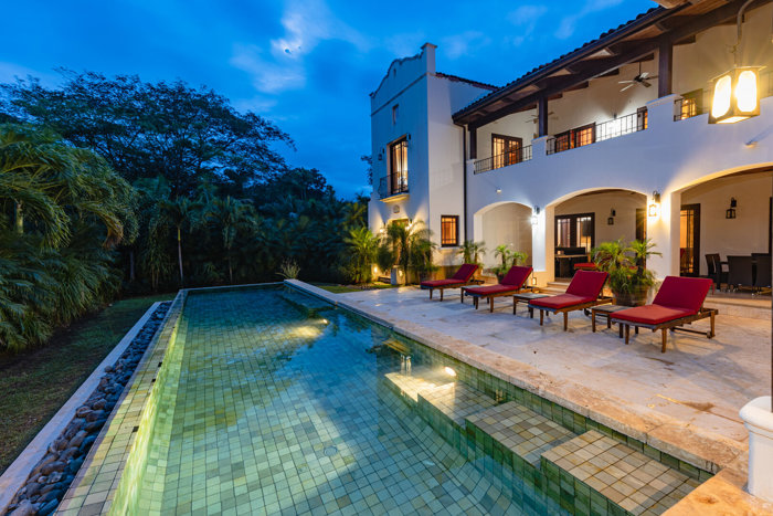 Casa Colonial Española de Lujo en Hacienda Pinilla en Tamarindo, Santa Cruz, Guanacaste — $1,795,000