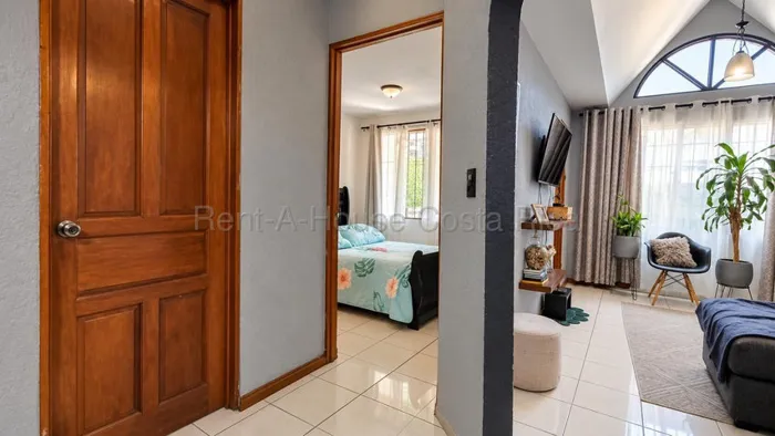 Single-Storey House for Sale in Las Luisas-Zapote, San José. RAH 27-1070 in Zapote, San José — ₡ 56 000 000 - Photo 3 of 12